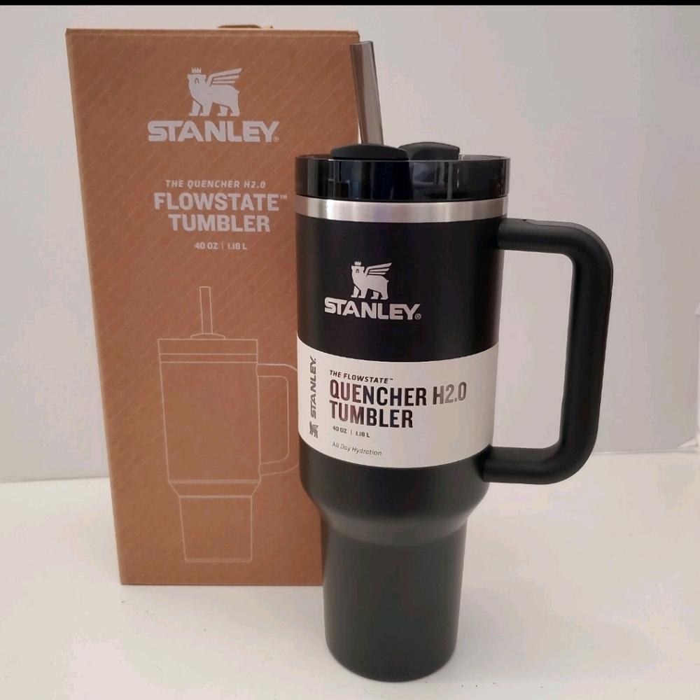 Stanley "BLACK GLOW" 40 oz Flowstate Quencher Tumbler w/ straw & handle. NEW - Picture 1 of 6